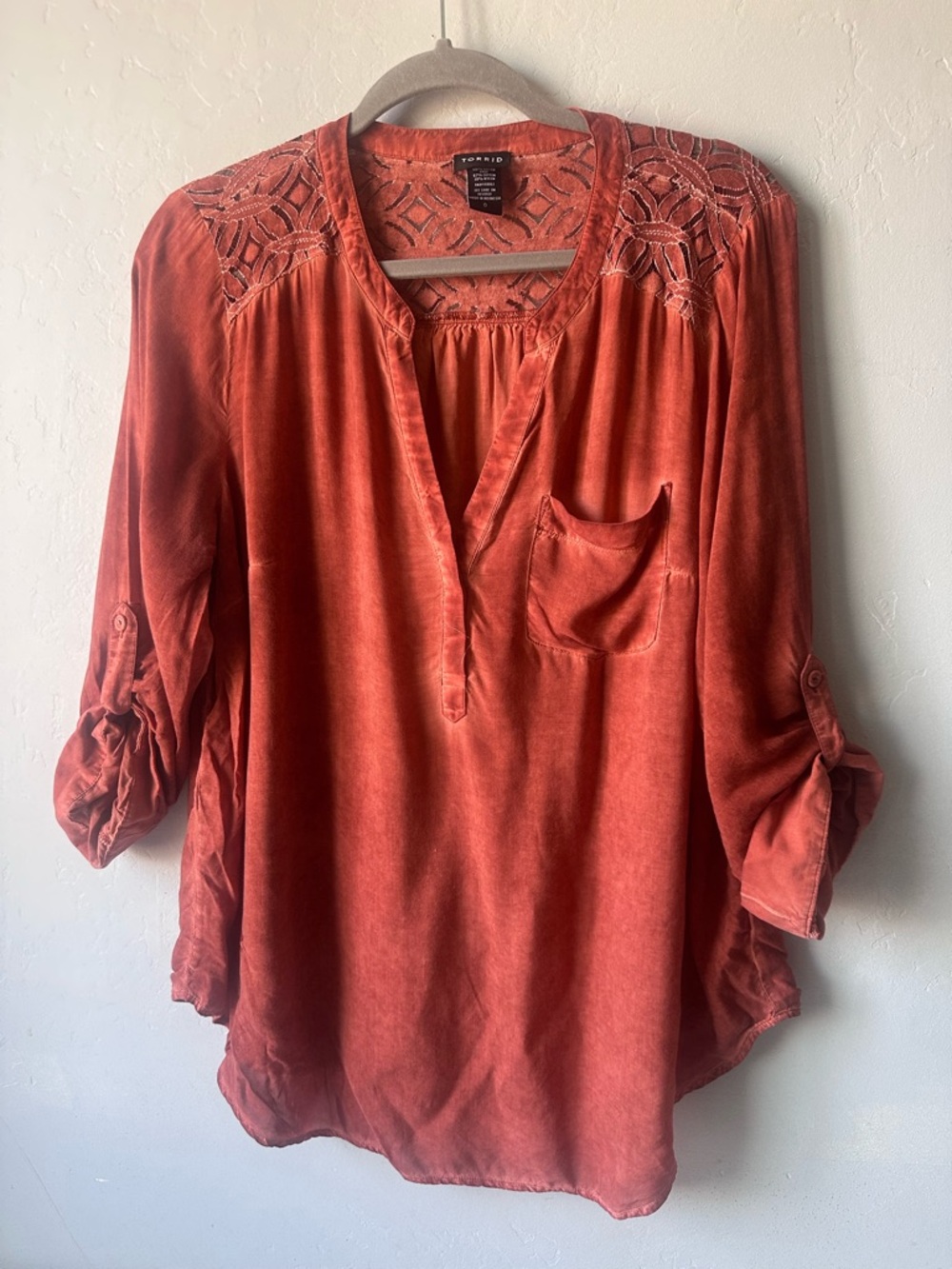 Torrid Women's Burnt Orange 3/4 Roll Tab Sleeves Pullover Top 1/2 Button Size 0